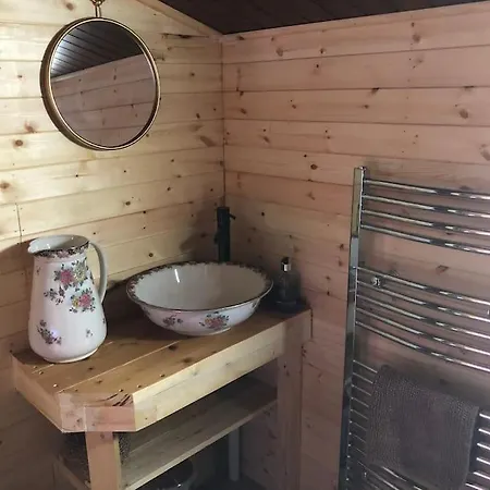 Unique Tiny House Near 3 Peaks - The Zedshed Bentham