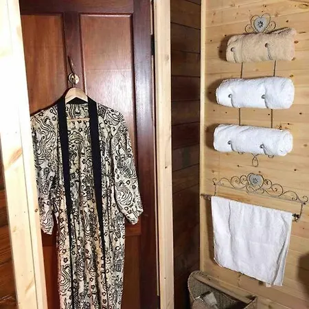 Unique Tiny House Near 3 Peaks - The Zedshed *